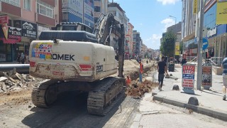 ÖZTRAK CADDESİ’NDE ALT YAPI ÇALIŞMALARI HIZLA DEVAM EDİYOR