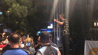 RESUL DİNDAR'DAN KONSERDE SİGARA İÇEN GENCE NAZİK UYARI