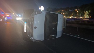 VELİKÖY’DE SERVİS ARACI DEVRİLDİ, 9 İŞÇİ YARALANDI