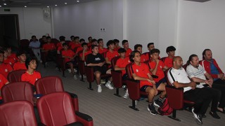 GENÇ FUTBOLCU ADAYLARINA ‘MOTİVASYON’ SEMİNERİ