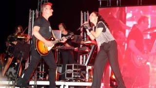 SERTAP ERENER HEM COŞTU HEM COŞTURDU