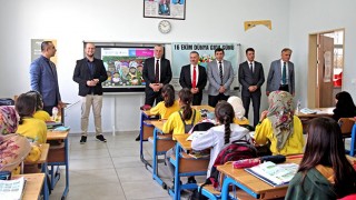 KAYMAKAM GÜNLÜ’DEN ÖĞRENCİLERE SAĞLIKLI GIDA İKRAMI