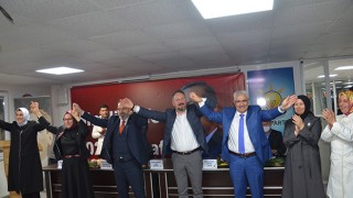 ÇETİNTAŞ; “SAHAYA ÇIKMAYA YÜZLERİ YOK, KAPALI KAPILAR ARDINDA KONUŞUYORLAR”