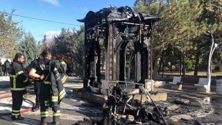 KAPAKLI’DA ÇIKAN YANGINDA SAAT KULESİ KÜLE DÖNDÜ