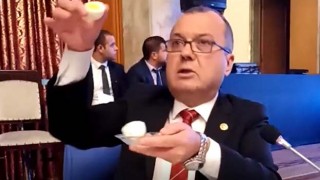  “TOGG’A KARNI TOK GENÇLER BİNMELİ”