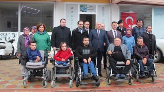 VALİ YILDIRIM, DERNEK ÜYELERİNİN SORUNLARINI DİNLEDİ