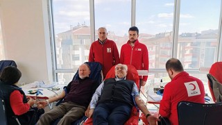 AK PARTİ KAN BAĞIŞINDA BULUNDU