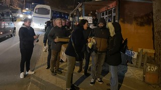 CHP’DEN İŞÇİLERE POĞAÇA İKRAMI