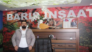 DÜKKANINI KAPATTI, TÜM EŞYALARI DEPREMZEDELERE GÖNDERDİ