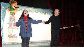 ÇOCUKLAR KARAGÖZ VE HACİVAT İLE EĞLENDİ