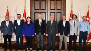 YENİAY, VALİ AZİZ YILDIRIM’I ZİYARET ETTİ