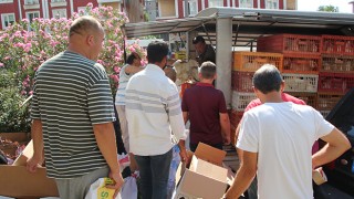 ÜRETİCİLERE TAVUKLARI TESLİM EDİLDİ