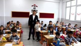 5 BİN ÖĞRENCİYE KIRTASİYE SETİ DAĞITILDI