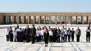 ÖZEL İNSANLAR ATATÜRK’ÜN HUZURUNDA