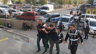 CİNAYET ŞÜPHELİSİ ADLİYEYE SEVK EDİLDİ
