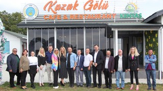GAZETECİ VE YAZARLAR KAZAK GÖLÜ’NDE BULUŞTU