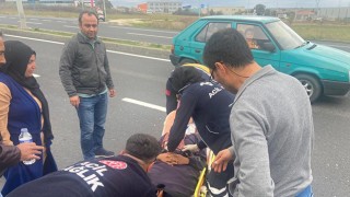 KARŞIYA GEÇMEK İSTEYEN YAYAYA OTOMOBİL ÇARPTI