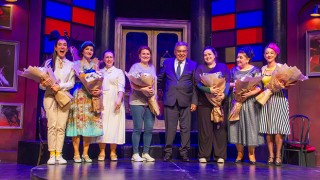 YEDİ KADIN, HEM GÜLDÜRDÜ, HEM DÜŞÜNDÜRDÜ