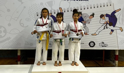 ÇERKEZKÖY’ÜN MİNİKLERİ GÖĞSÜMÜZÜ KABARTMAYA DEVAM EDİYOR