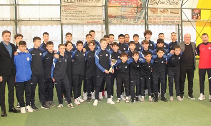 FEVZİPAŞASPOR’UN GENÇLERİNE KUPALARI VE ÖDÜLLERİ TAKDİM EDİLDİ