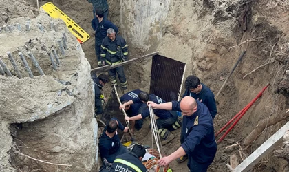 GÖÇÜK ALTINDA KALAN İŞÇİLER HAYATINI KAYBETTİ