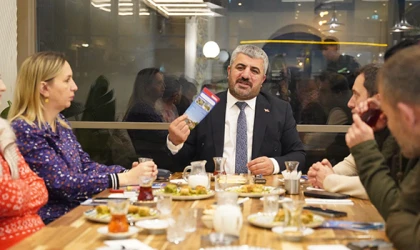 YILDIZ, HAYVANSEVERLERLE BİR ARAYA GELDİ