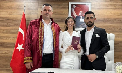 BAŞKAN TAŞYASAN İLK NİKAHINI KIYDI