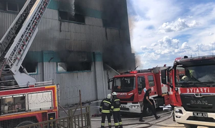 FABRİKA ALEV ALEV YANDI, İTFAİYE VE TOMALAR MÜDAHALE ETTİ
