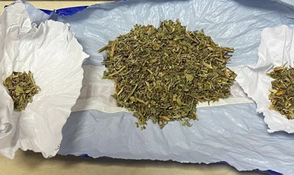 GENÇLERİN ÜZERİNDE UYUŞTURUCU ÇIKTI