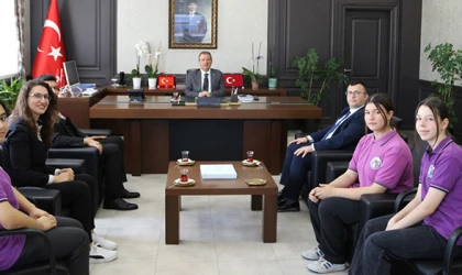 KAPAKLI’YI TEMSİL EDECEK ÖĞRENCİLER KAYMAKAMI ZİYARET ETTİ