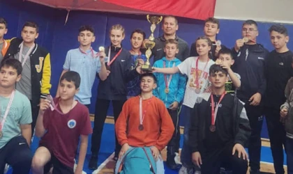 GENÇ PEHLİVANLAR KAPAKLI’YA ŞAMPİYON DÖNDÜ