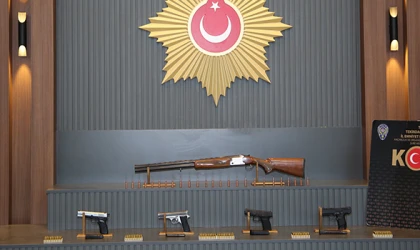 SİLAH KAÇAKÇILARI YAKALANDI