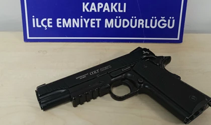 ŞÜPHE ÜZERİNE DURDURULAN ŞAHIS RUHSATSIZ SİLAHLA YAKALANDI