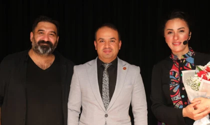 TEK KİŞİLİK GÖSTERİ “YOL” KAPAKLI’DA SAHNELENDİ