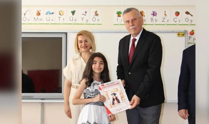 48 BİN 500 ÖĞRENCİ KARNE SEVİNCİ YAŞADI