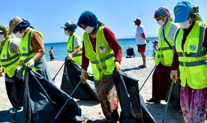 DENİZLERDE KIYI TEMİZLİĞİ YAPILDI