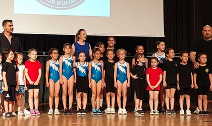 MİNİK CİMNASTİKÇİLERİN GÖSTERİSİ İLGİYLE TAKİP EDİLDİ