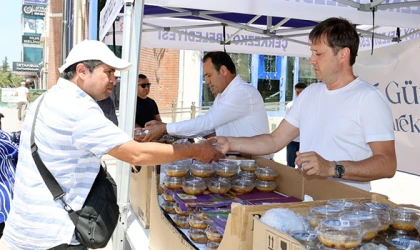 ÇERKEZKÖY BELEDİYESİ AŞURE DAĞITTI