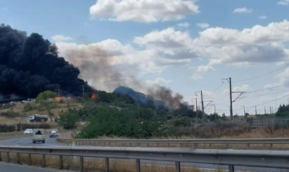 VELİMEŞE’DE YANGIN FABRİKAYA SIÇRADI