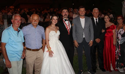 DİLLERE DESTAN DÜĞÜNLE, BİR ÖMÜR MUTLULUĞA İMZA ATTILAR