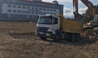 TEPE’YE YAPILACAK İLKOKULUN İNŞAATI BAŞLADI