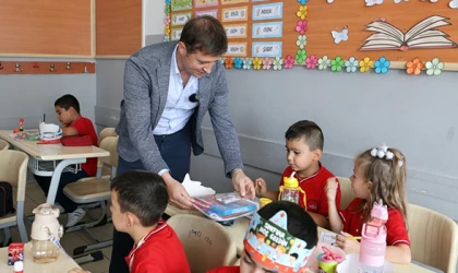 ÇERKEZKÖY BELEDİYESİ ÖĞRENCİLERE KIRTASİYE SETİ DAĞITTI