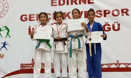 ÇERKEZKÖYLÜ ÖĞRENCİ BALKAN ÜÇÜNCÜSÜ OLDU