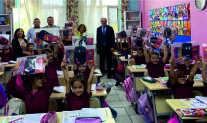 BAŞKAN TAŞYASANDAN MİNİK ÖĞRENCİLERE KIRTASİYE SETİ