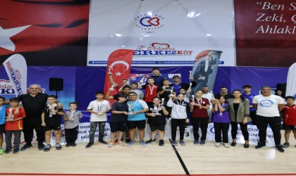 MASA TENİSİ TURNUVASI SONA ERDİ