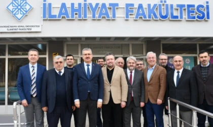 TEKİRDAĞ NKÜ İLAHİYAT FAKÜLTESİ İHTİSAS KİTAPLIĞI TÖRENLE AÇILDI