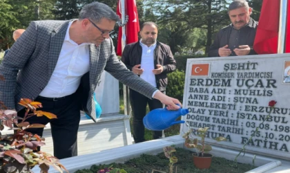 AK PARTİ ÇERKEZKÖY İLÇE YÖNETİMİNDEN ŞEHİTLİK ZİYARETİ