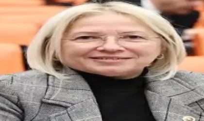 NURTEN YONTAR: “ANNELİK SADECE BİYOLOJİK DEĞİL, YÜREKTEN BİR BAĞDIR”