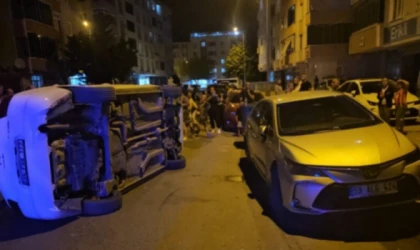 ALKOLLÜ SÜRÜCÜ ORTALIĞI KARIŞTIRDI: OTOMOBİL YAN YATTI