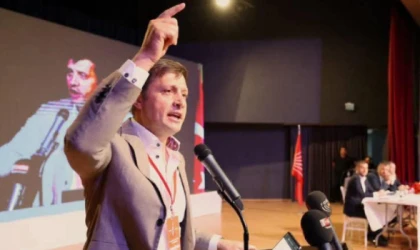 VAHAP AKAY: “BİZ BU BABA OCAĞININ ÜVEY EVLADI DEĞİLİZ, KİMSE BİZE BU MUAMELEYİ YAPMASIN, SABRIMIZI DA ZORLAMASIN”